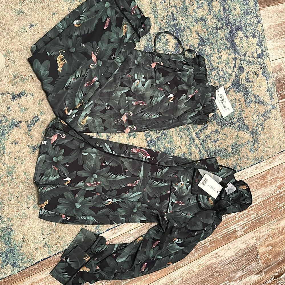 NWT Plush Pajama Set Jungle Pattern long Sleeve Top and long pants ~silky